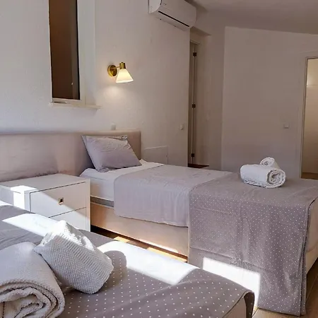 Libertos V4 - Vip By Interhome *